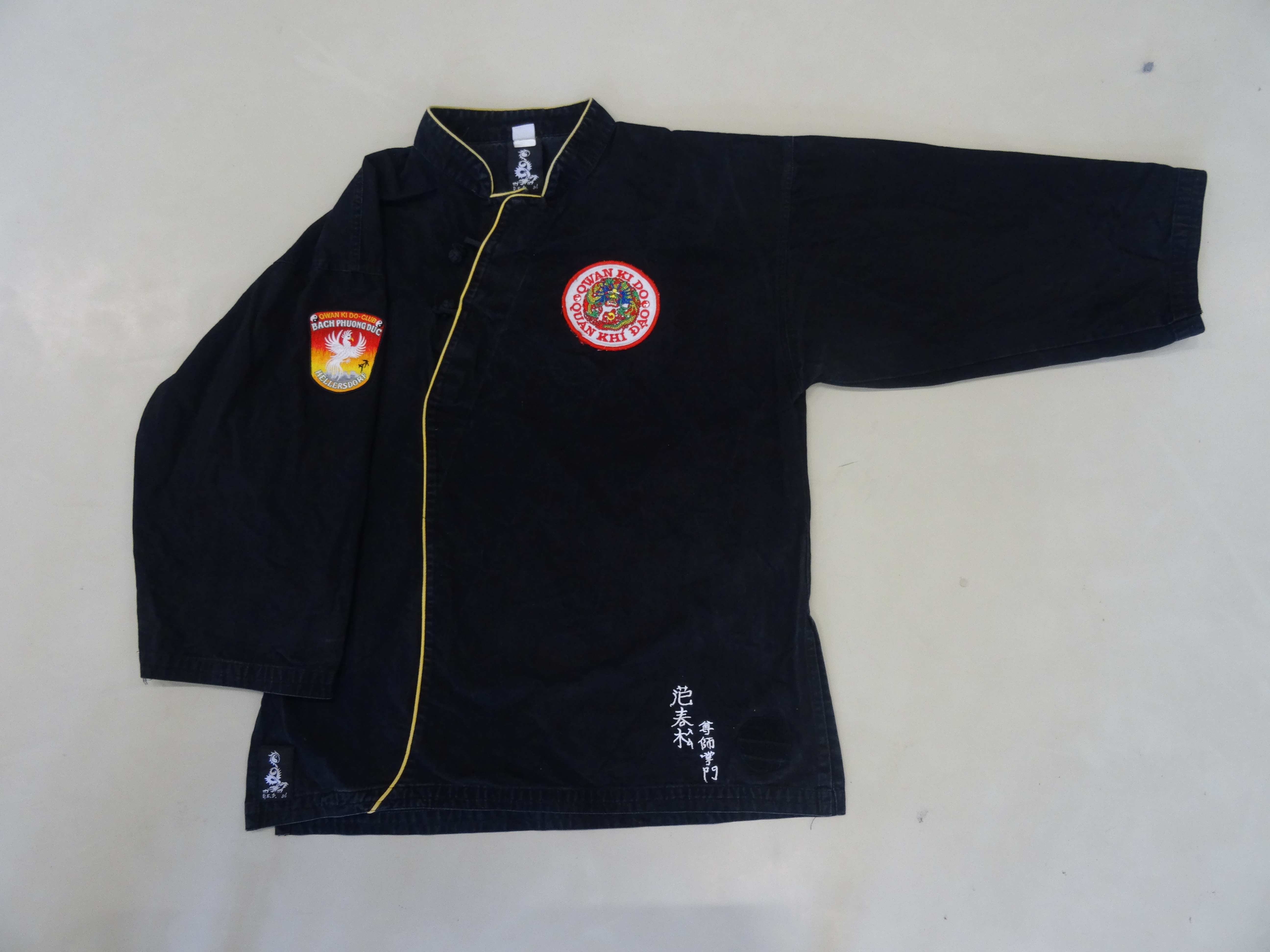 Foto Anzug mit Abzeichen